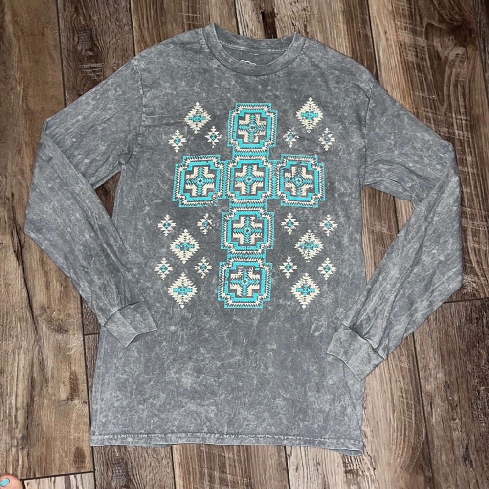 Long sleeve aztec tee